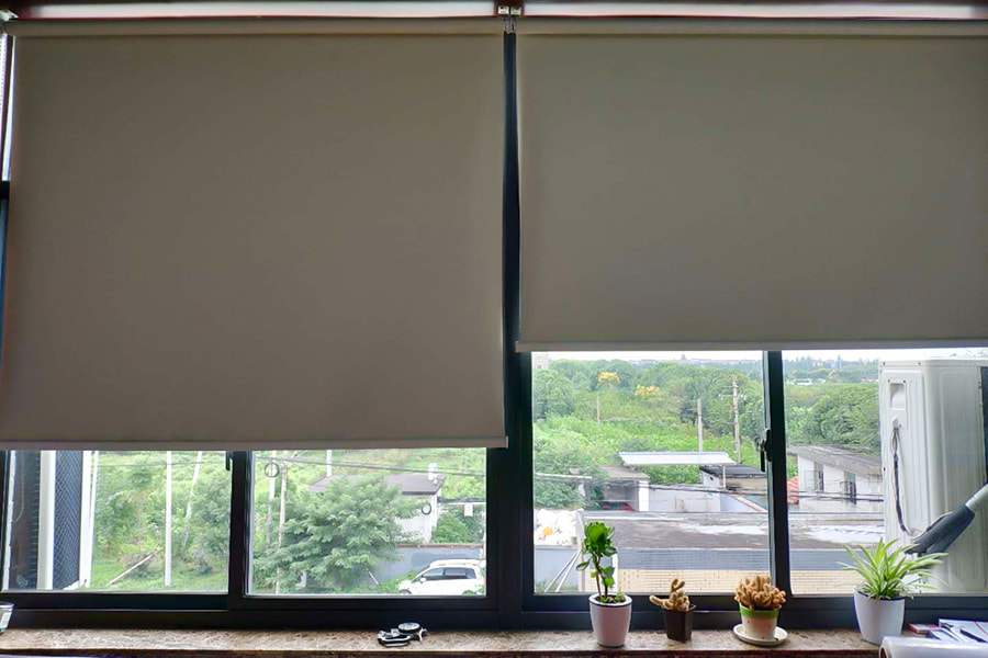UV-beständig flexibel PVC mörkläggning brandsäkert gardintyg - för hem, kontor, offentlig plats UV-beständig flexibel PVC mörkläggning brandsäkert gardintyg - för hem, kontor, offentlig plats